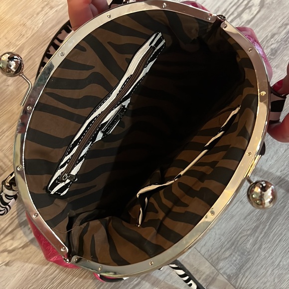 Zebra print & pink purse! - Picture 3 of 4